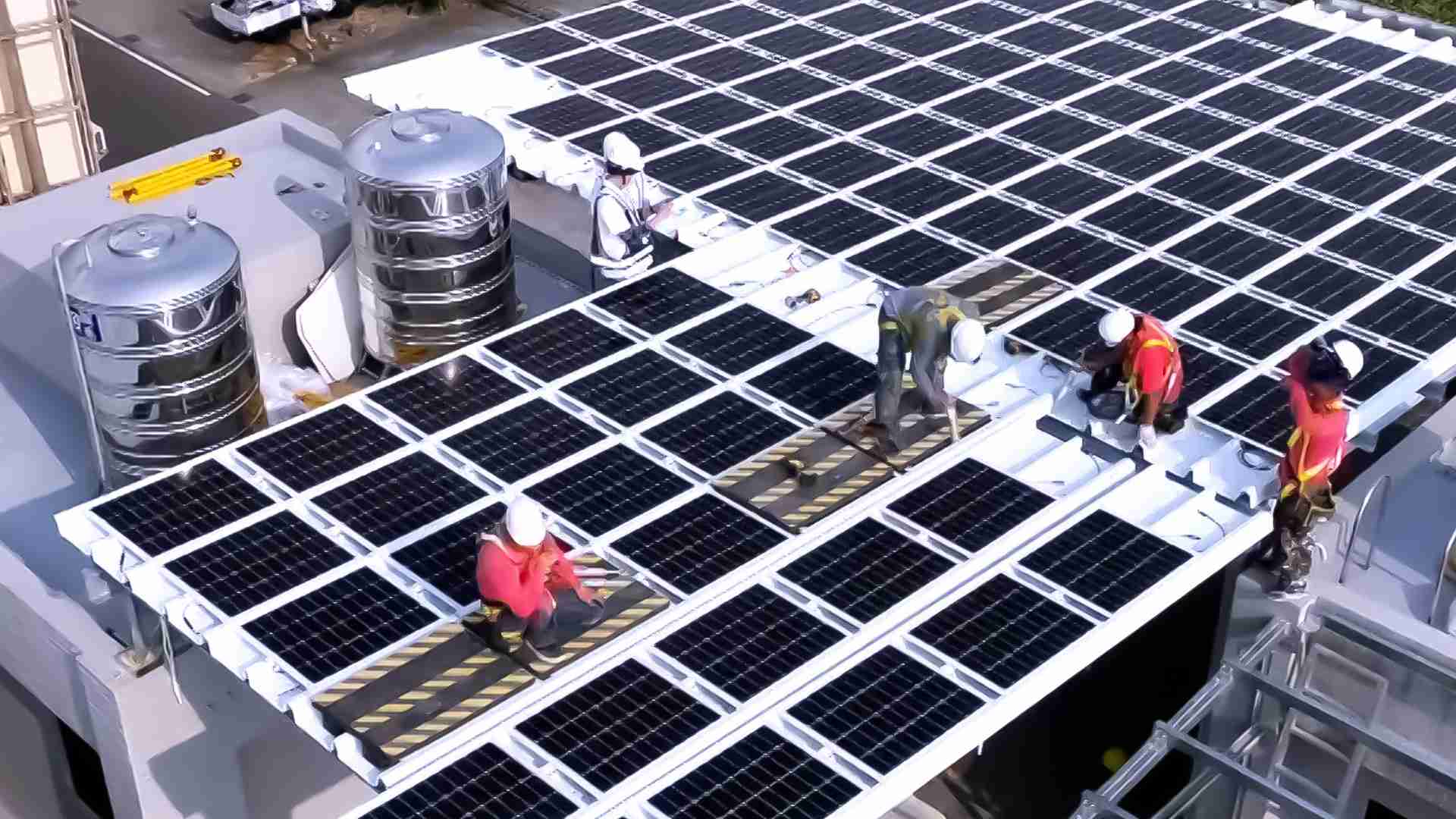 918.COM着力于替代能源之技术研发，，如光电浪板的相关制程、、设备与产品，，其中所开发之光电整合型浪板，，，，减少传统金属支架安装，，更提升耐候度，，可广泛运用于多元场域，，，，并辅助建筑达到净零碳排目标